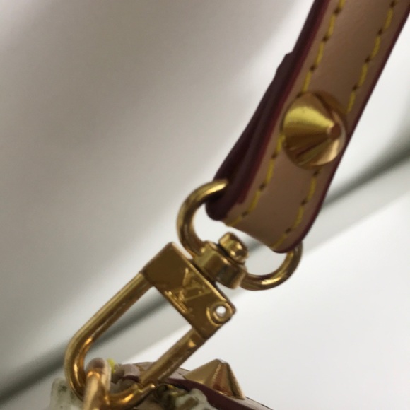 Non authentic “faux” Louis Vuitton purse - Picture 5 of 6